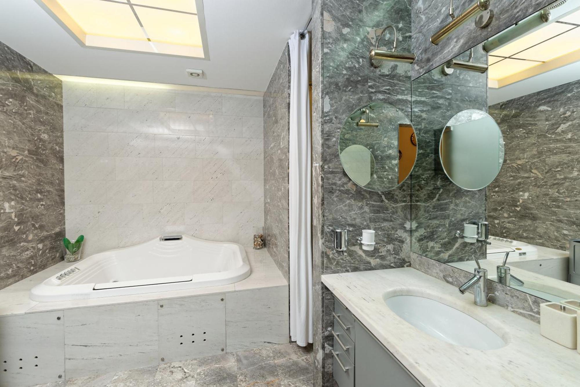 Neoclassical Luxury Apartment Lublana Zewnętrze zdjęcie