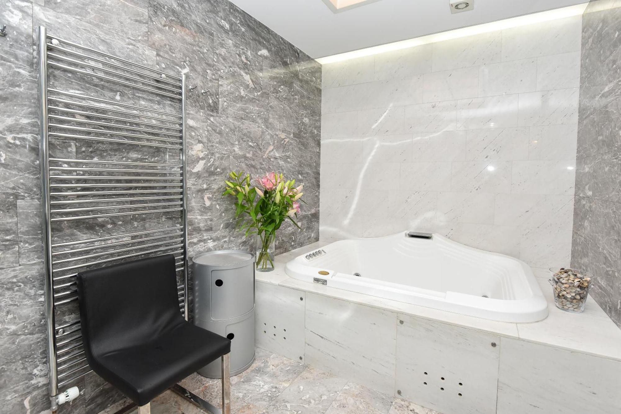 Neoclassical Luxury Apartment Lublana Zewnętrze zdjęcie